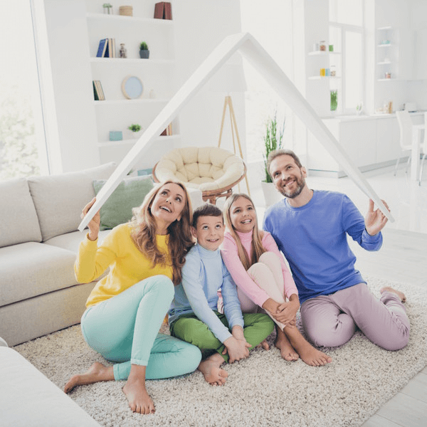 1 MAGASIN VIDE 1 MAISON AVEC 2 APPARTES ET 1 PETITE MAISON